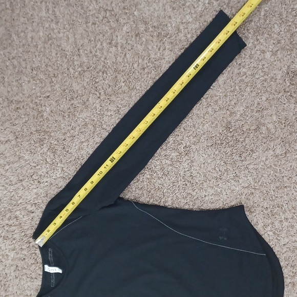 UNDER ARMOUR "fitted" activewear, crew neck, pullover" black top. Size XS. NWT - Picture 8 of 14